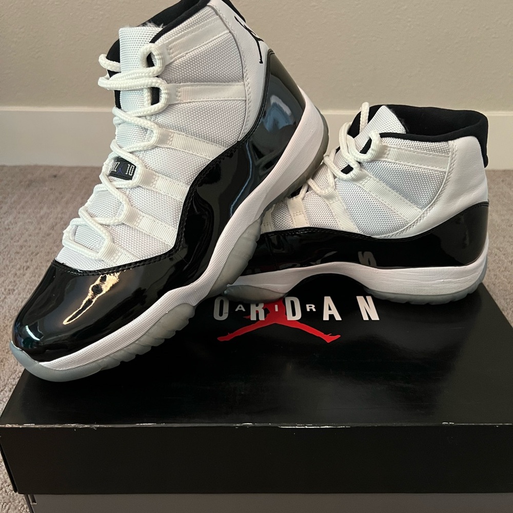 Air Jordan 11 Concord Black and White 2018